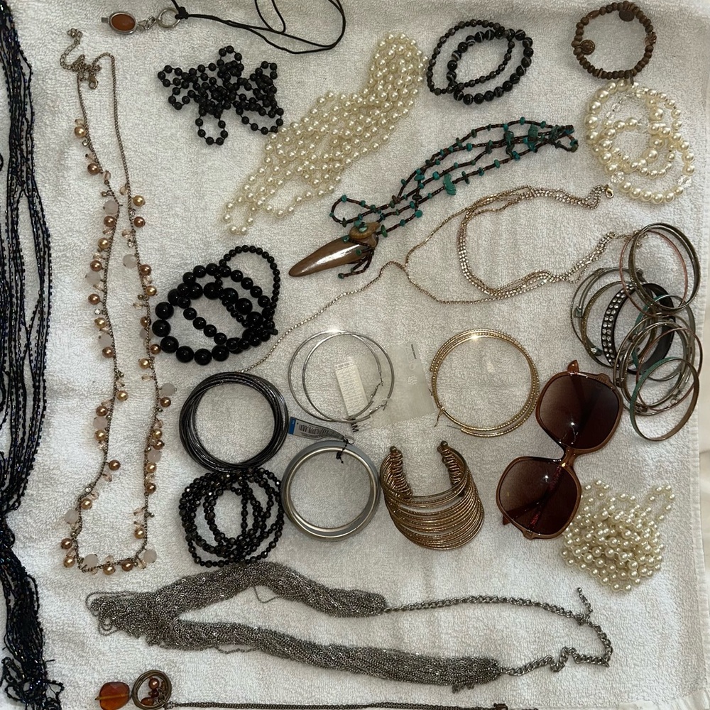 Assorted Jewelry Collection - Picture 2 of 6